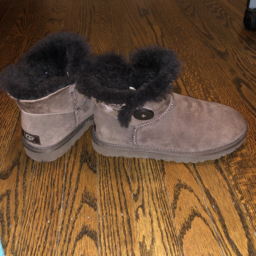 Ugg Mini Bailey Buttons
